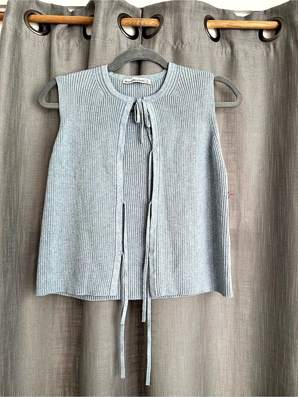 Abercrombie & Fitch Tie-Front V-Neck Sweater Vest light blue Size Small